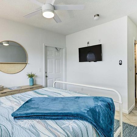 Merritt Island Home Fire Pit And Canal Access! Exteriör bild