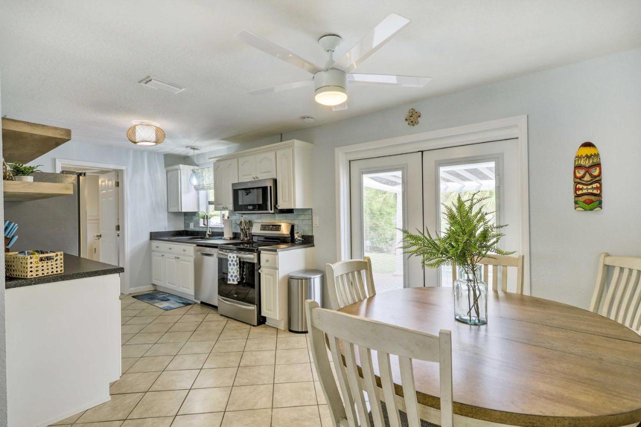Merritt Island Home Fire Pit And Canal Access! Exteriör bild