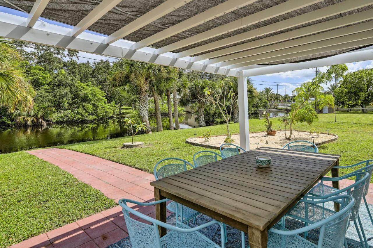 Merritt Island Home Fire Pit And Canal Access! Exteriör bild